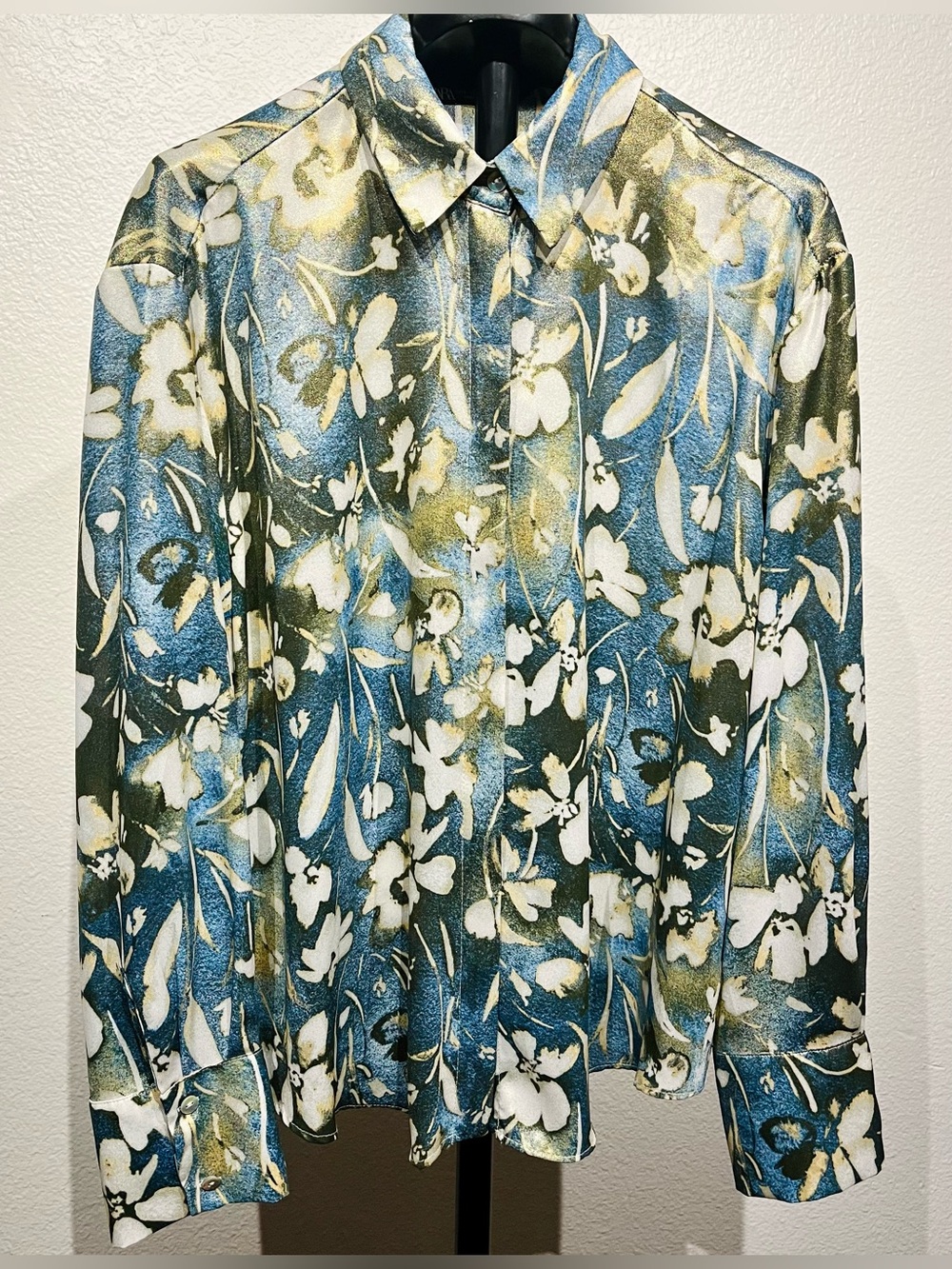 Zara Blue, White and Green Floral Button-Down Shirt - Size L (Women’s)